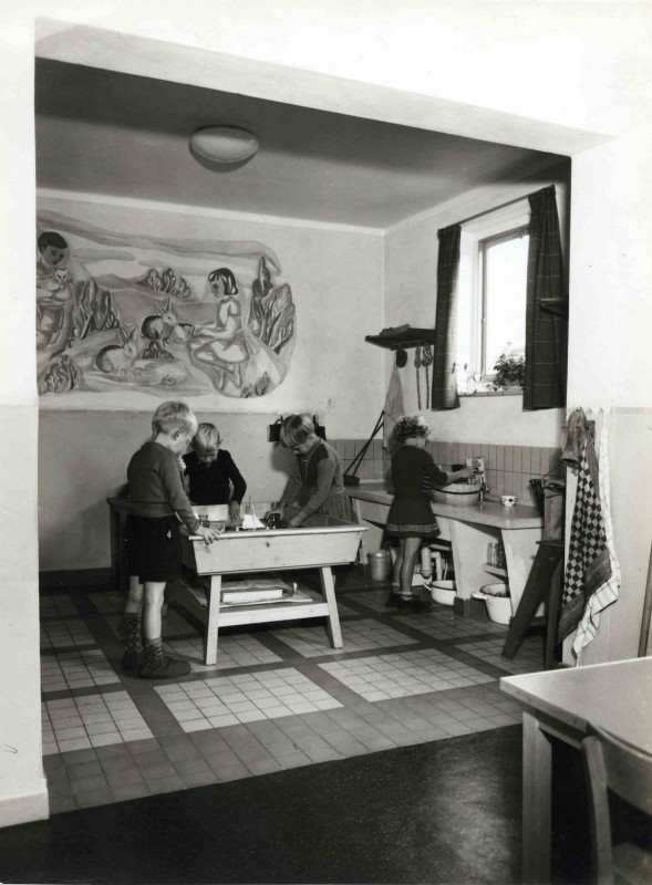 Acaciaplantsoen 1962 Spelende kinderen van kleuterschool Kindervreugd..jpg