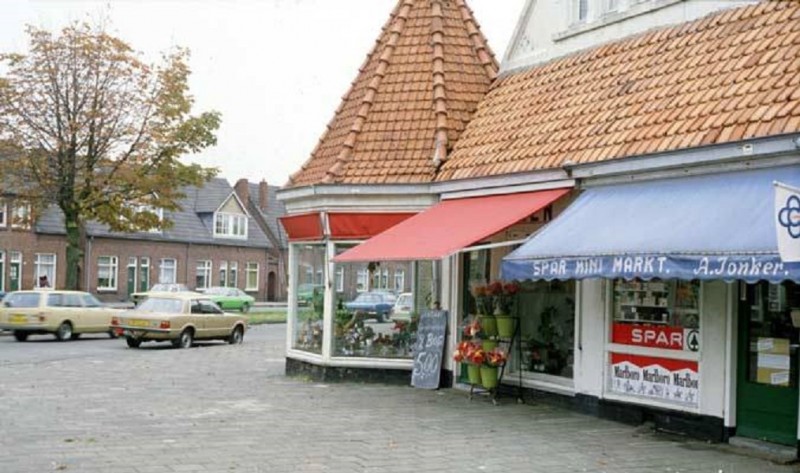 Pathmossingel hoek Sterkerstraat De Spar  A. Jonker.jpg