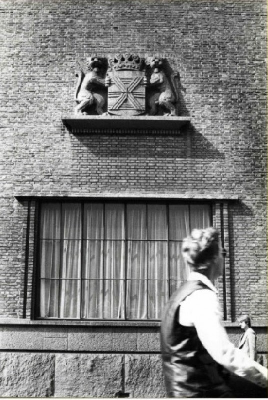 Langestraat Stadhuis, het stadswapen aan de zuidzijde 1978.jpg