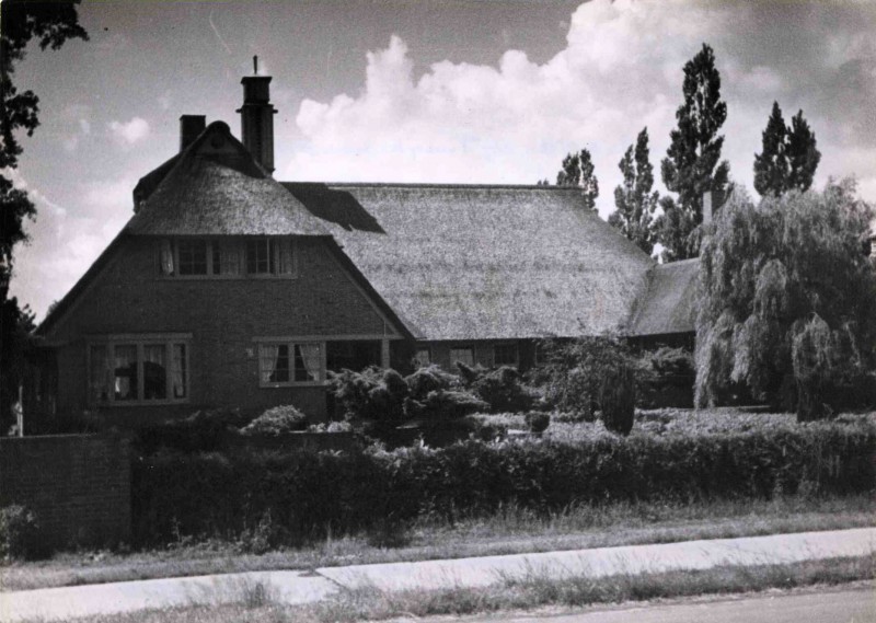 Hengelosestraat juli 1943 Lagere Land- en tuinbouwschool.jpg