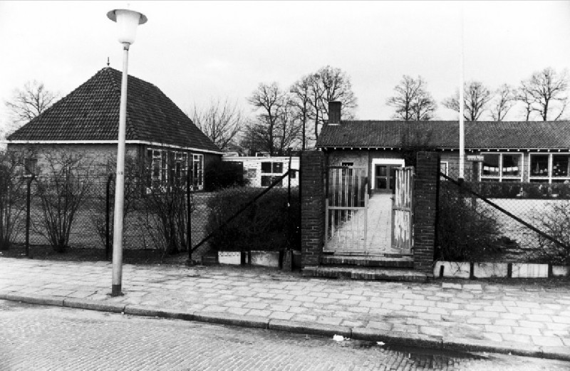 Oostburgweg 53 Openbare Basisschool De Berenburcht.Gezien vanaf de Lage Bothofstraat..jpg