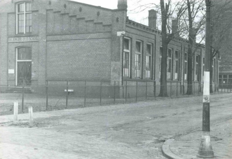 Hoge Bothofstraat 52 1944 R.K. ULO jongensschool . t.h.v. de watertoren, Hoog en Droog..jpg