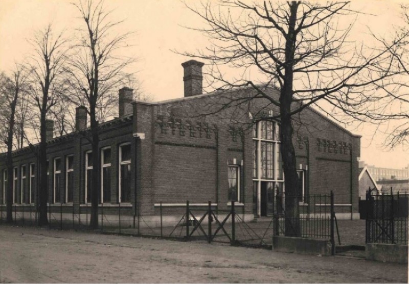 Hoge Bothofstraat 52 hoek Hoog en Droog 3e openbare lagere school 1931..jpg