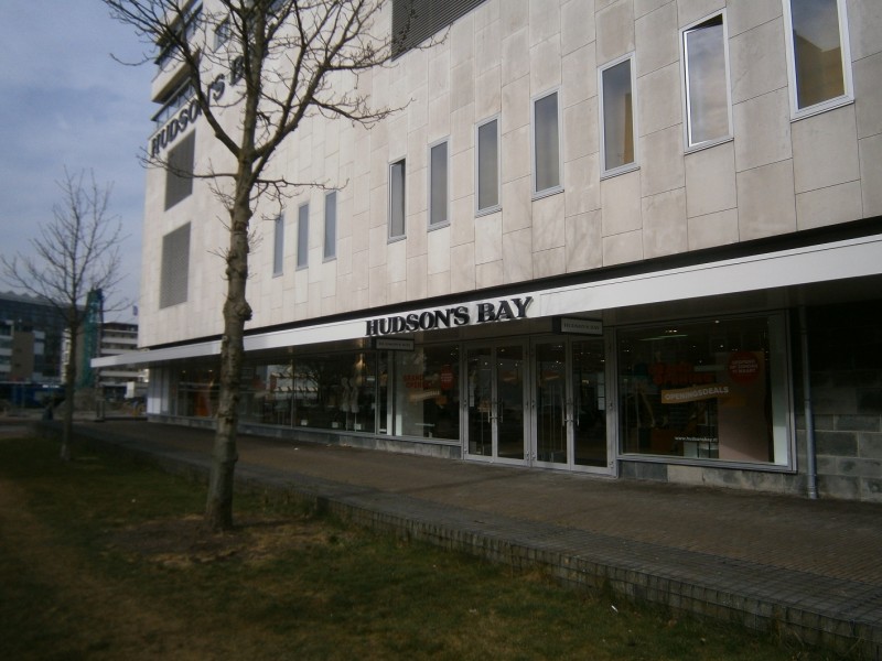 Mooienhof Hudson's Bay achter in- en uitgang .JPG