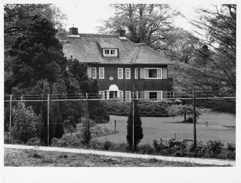 Knalhutteweg 125 't Walmink is als LANDHUIS gebouwd in 1938 in opdracht van G.H. Smelt en of Wissink naar ontwerp van de architect Jansen.jpg