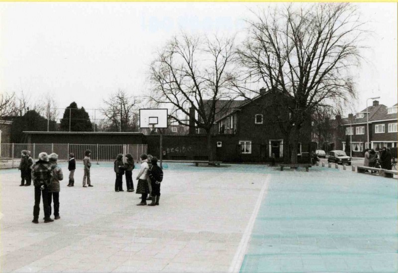 Daalweg 1980 Kohnstammschool, speelplaats.(2).jpg