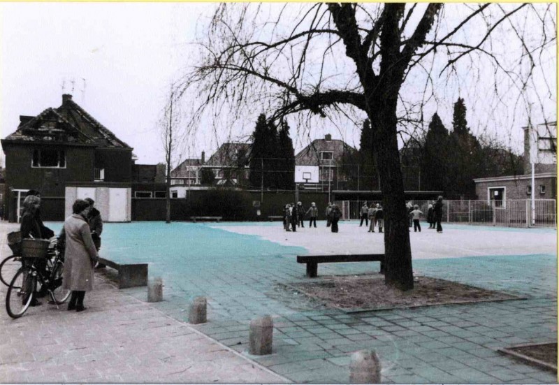 Daalweg 1980 Kohnstammschool, speelplaats.(3).jpg