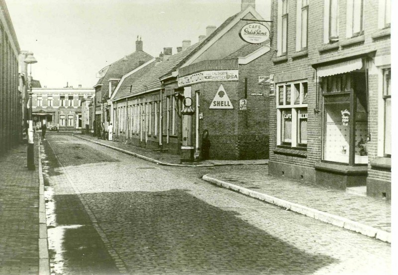 Koningstraat benzinepomp.jpg