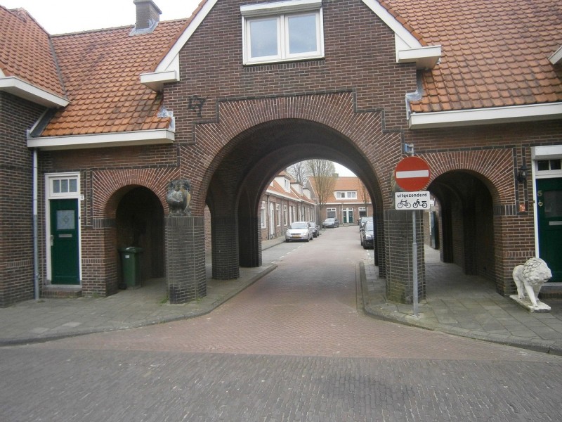 Bataviastraat vanaf Buitenzorgplein.JPG
