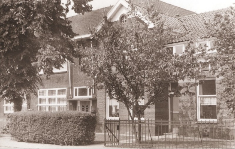 Lipperkerkstraat 371 Lipperkerkschool met onderwjizerswoning 1967.jpg