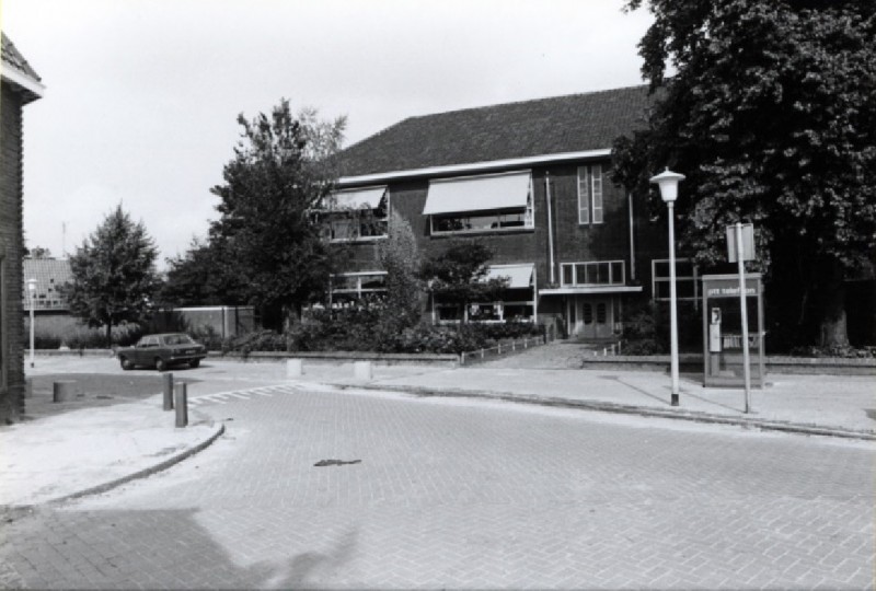 Lage Bothofstraat Hoek Lipperkerkstraat met Lipperkerkschool voor openbaar L.O. 13-9-1984.jpg