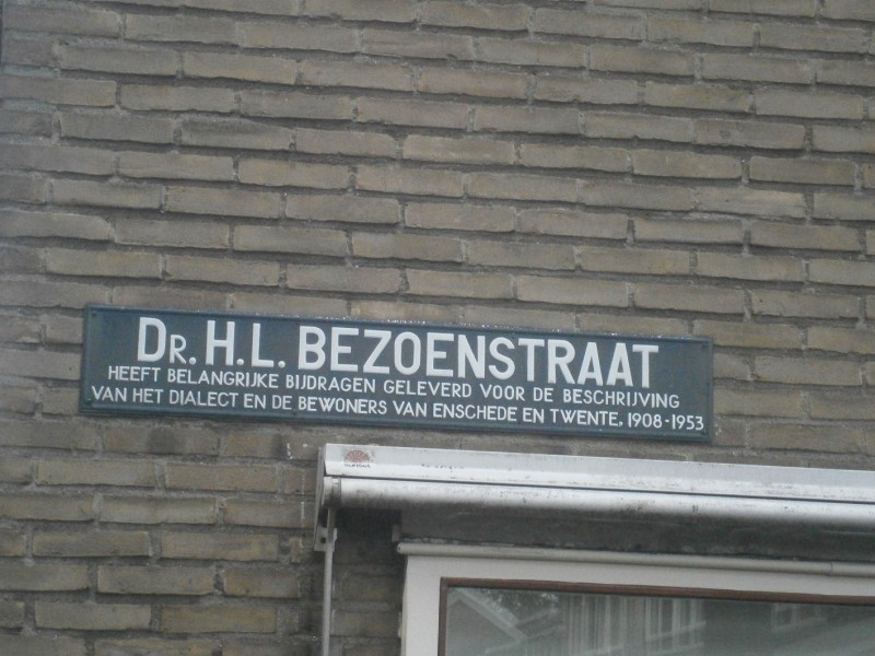 Dr. H.L. Bezoenstraat straatnaambord.JPG