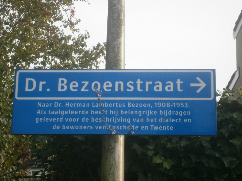 Dr. Bezoenstraat straatnaambord.JPG
