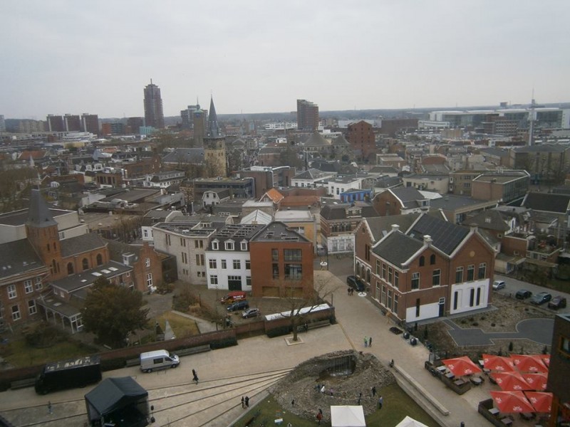 Willem Wilminkplein uitzicht vanuit hotelkamer Intercity Hotel 25-3-2018 .jpg