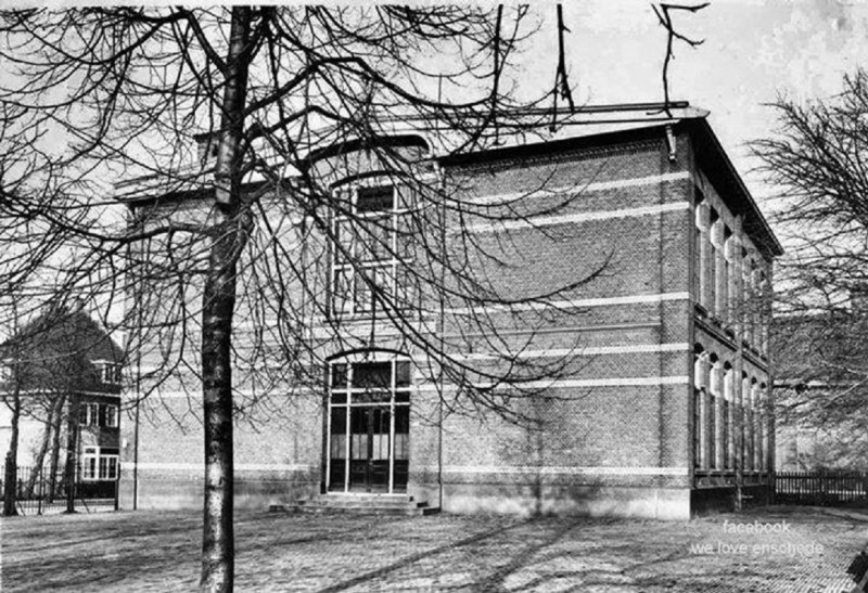 Emmastraat hoek Kortenaerstraat 7e Openbare Lagere School Emmaschool 1931.jpg