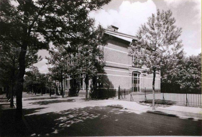 Emmastraat 164 hoek Kortenaerstraat Emmaschool 1961.jpg