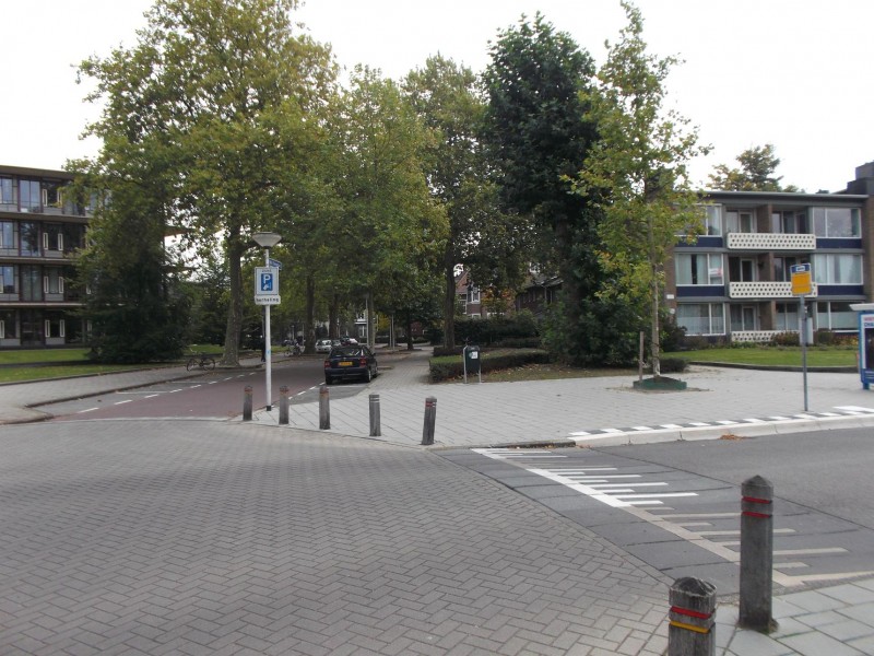 M.H. Tromplaan hoek Kortenaerstraat rechts Trompflat.jpg