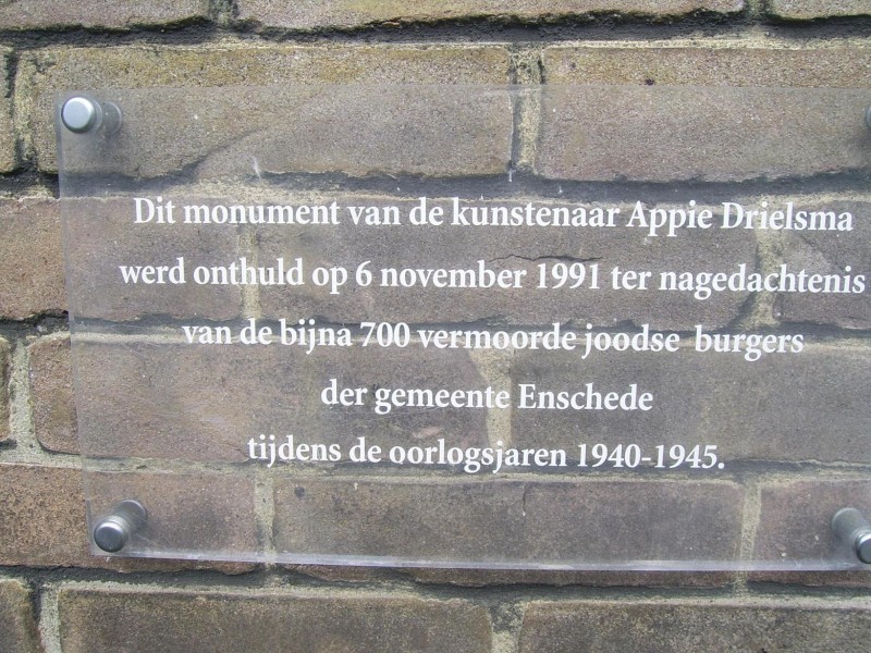 Prinsestraat oorlogsmunument synagoge.jpg