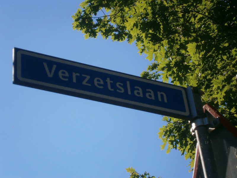 Verzetslaan straatnaambord.JPG