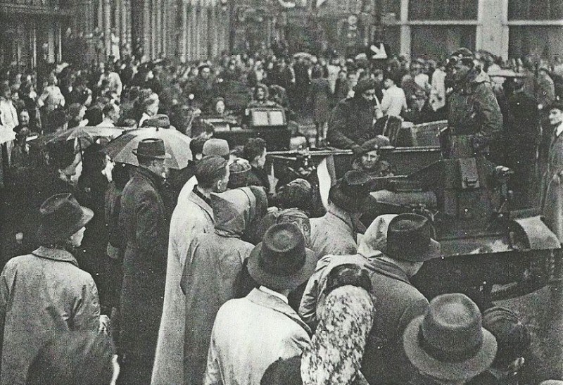 Hengelosestraat thv Stationsplein bevrijding 1-4-1945.jpg