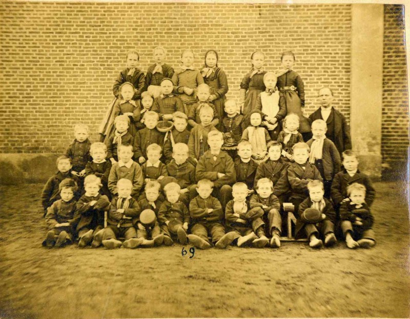 Kuipersdijk Weggelhorstschool 1880 Klassefoto van leerlingen van de Weggelhorstschool..jpg