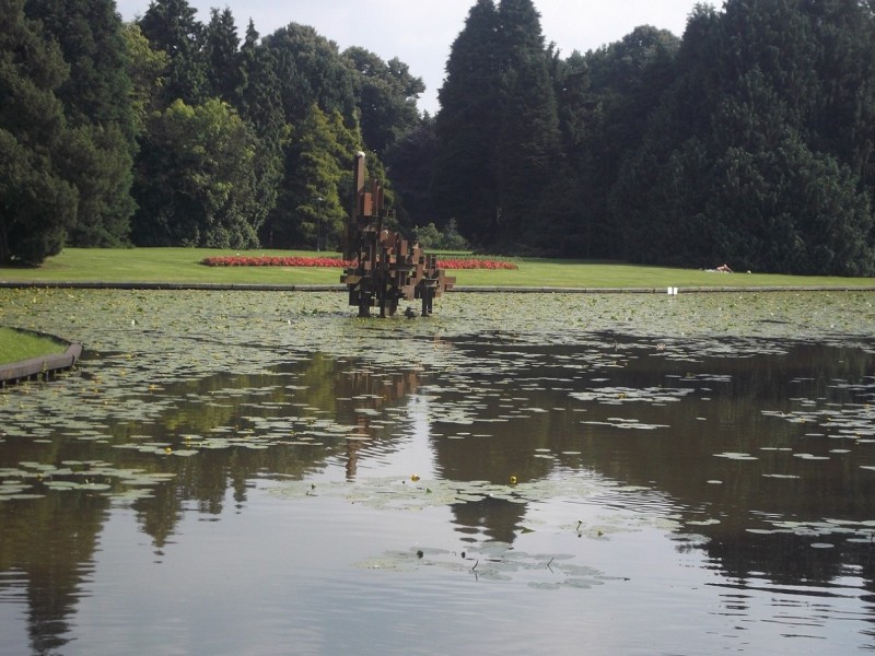 Volkspark vijver monument André Volten (stond vroeger aan de Fazantstraat) (3).JPG