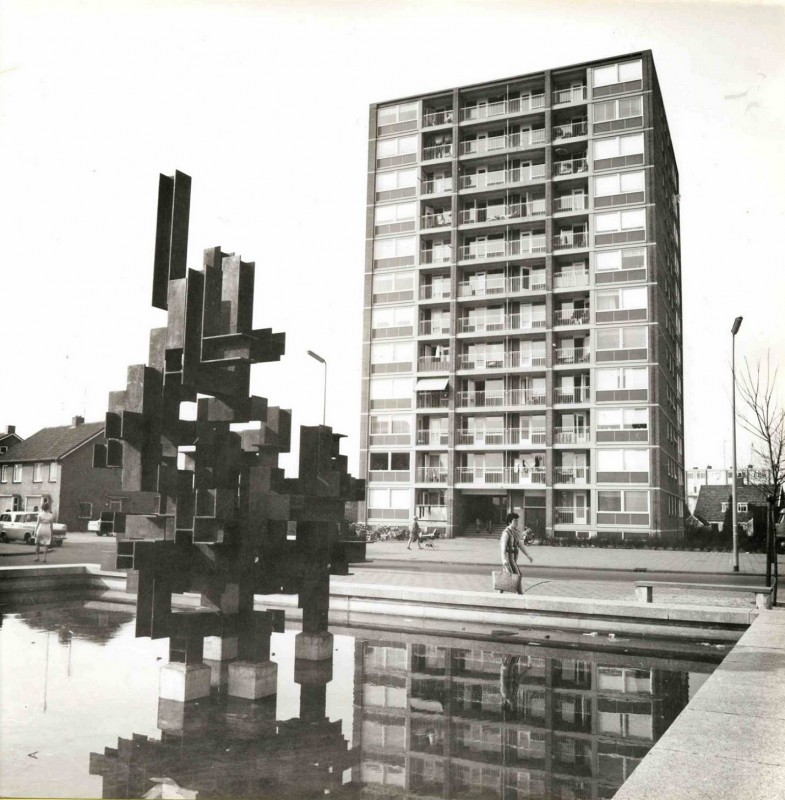 Fazantstraat 1960 Abstract kunstwerk van kunstenaar André Volten.jpg