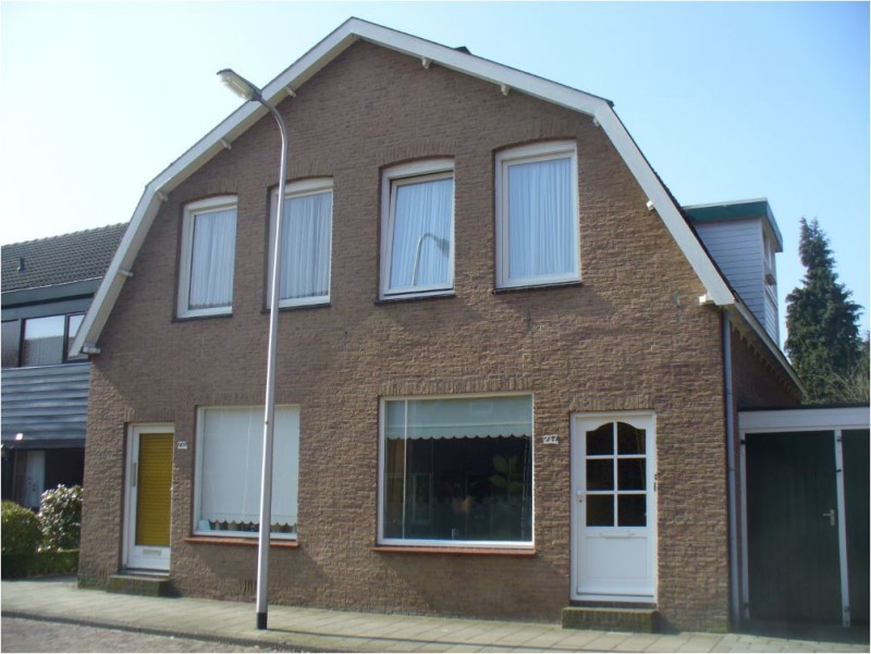 Dennenweg 235 en op 237 was vroeger de kruidenierswinkel van Ten Oever (later Vivowinkel).JPG