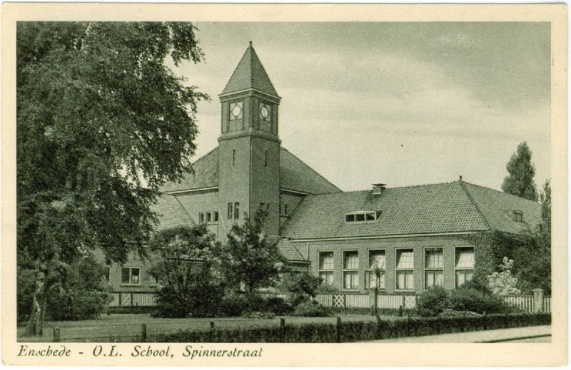 Spinnerstraat O.L. school ca 1940 Pathmos.jpg