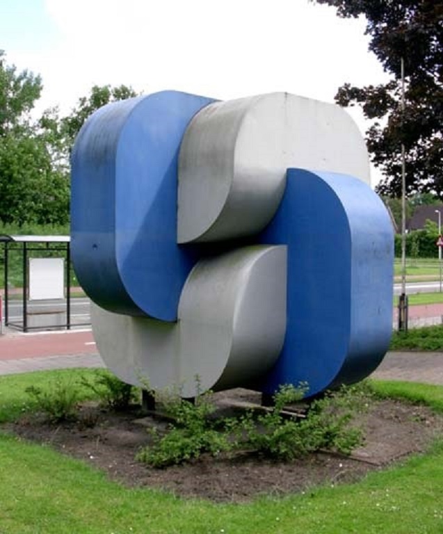 Buurserstraat, ter hoogte van de Broekheurnering. Beeld van in elkaar grijpende vormen in de kleuren blauw en wit.(3).jpg