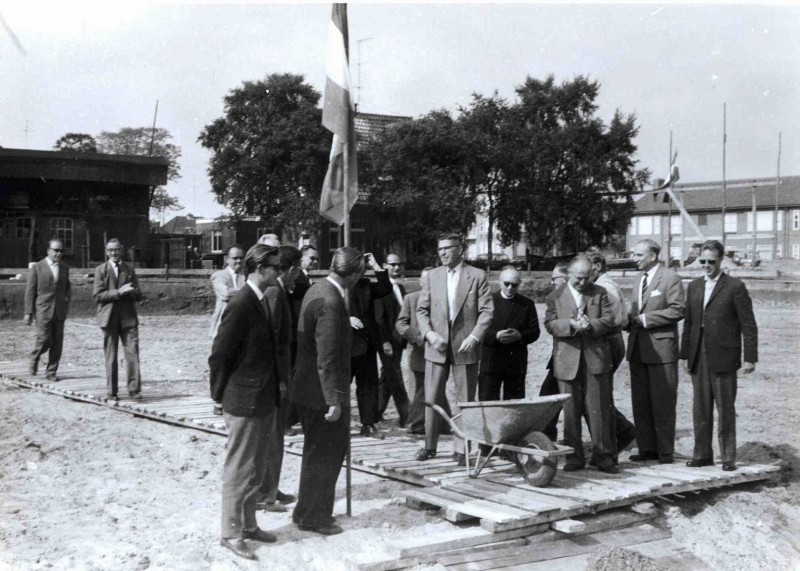 Kuipersdijk juli 1959 1e betonstorting RK-Lagere Technische School St. Bernulphus.jpg