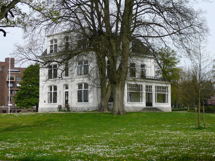 Espoortstraat 182 villa De Bank  gemeentelijk monument.jpg