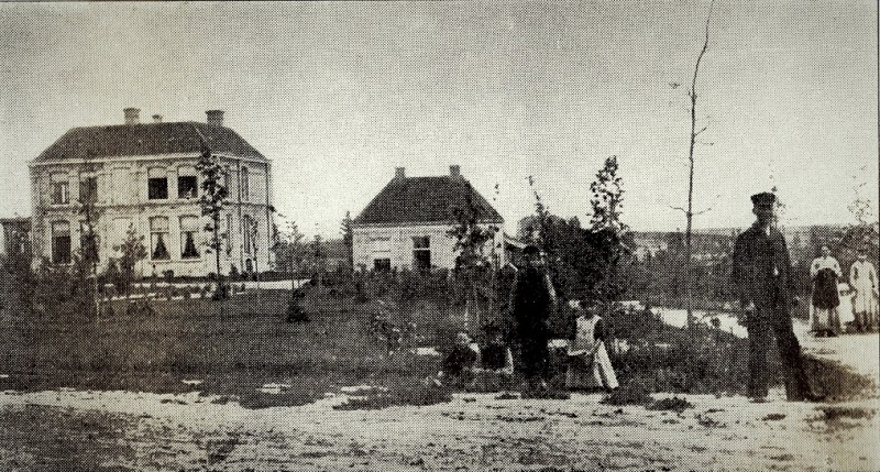 Villa Blijdenstein met het omliggende park nog in aanleg. Foto omstreeks 1881. De naastliggende boerderij is in 1914 afgebroken..jpg