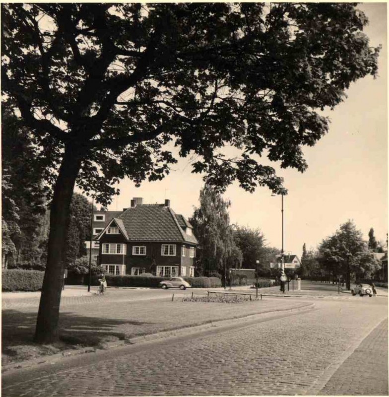 Hogelandsingel 1951 richting Oliemolensingel, met kruising Gronausestraat..jpg