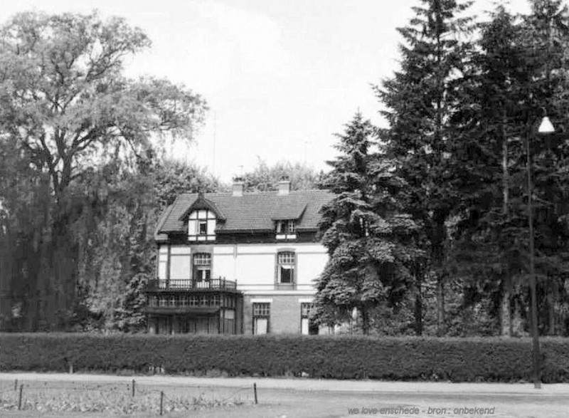 Gronausestraat bij de Hogelandsingel.t.p.v. de villa ligt nu de Boulevard 1945.jpg