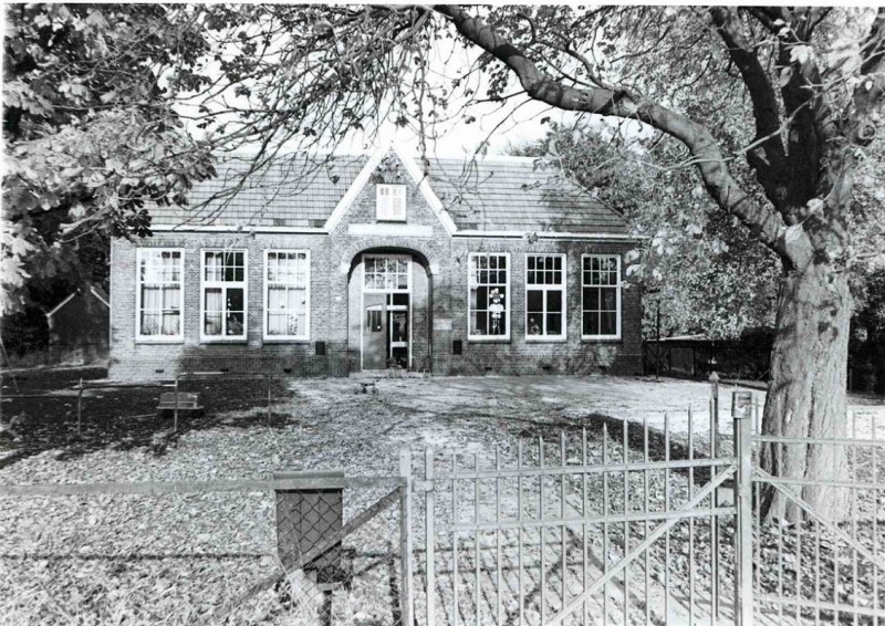 Twekkelerweg 124. de Herdersscheeschool vroeger Esschool te Twekkelo 1970.jpg