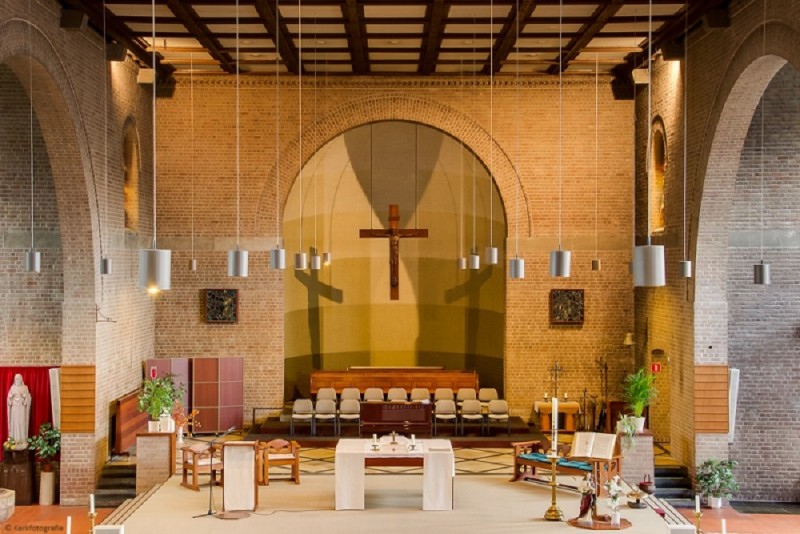 Hogelandsingel 39 interieur Ariens Gedachteniskerk.jpg