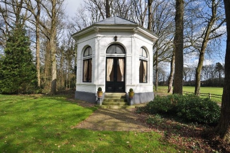 Helmedrstraat 203 theekoepel bij boerderij De Helmer rijksmonument.jpg