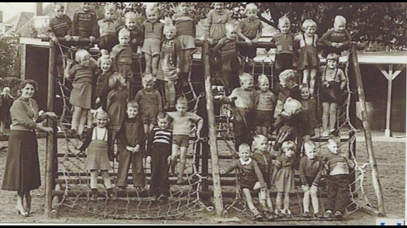 Tulpstraat kleuterschool Lenteleven ca 1956 1957.jpg