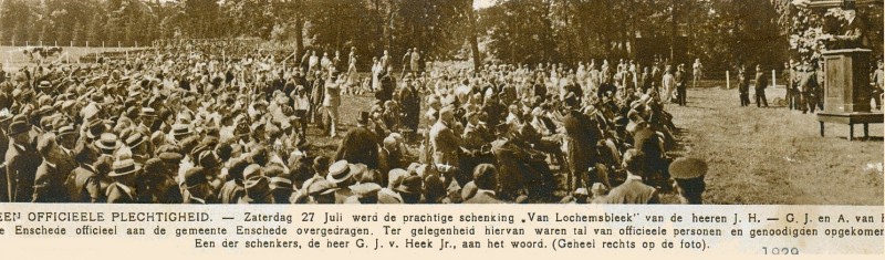 Hengelosestraat 17-7-1929  schenking van de Van Lochemsbleek door fam van Heek .  later het Van Lochemsbleekpark..jpg