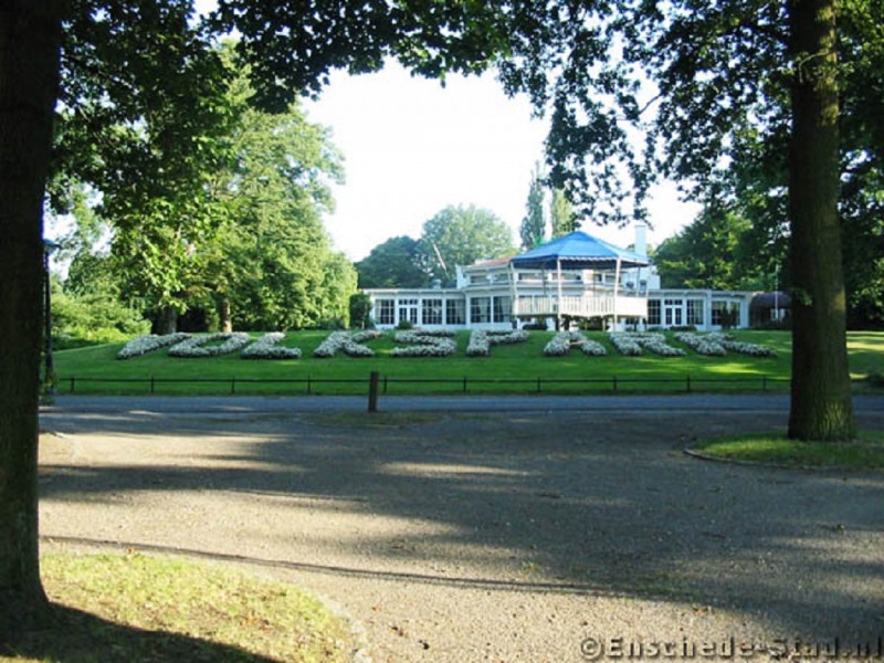 Parkweg Volkspark restaurant en muziekkoepel.jpg