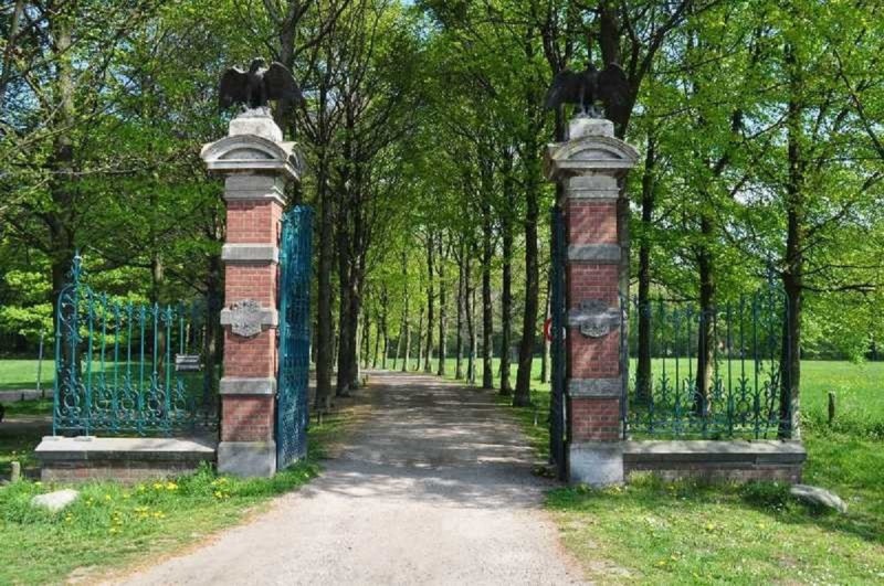 Hengelosestraat poort Abraham Ledeboerpark.jpg