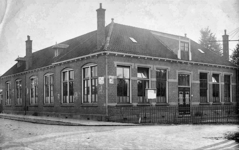 Pierenkampweg 1 hoek Deurningerstraat Openbare lagere school A later Klumperschool en Kottenschool 1930.jpg