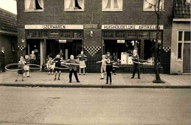 Glanerbrug Kerkstraat  winkel van Willem Gosslt.jpg