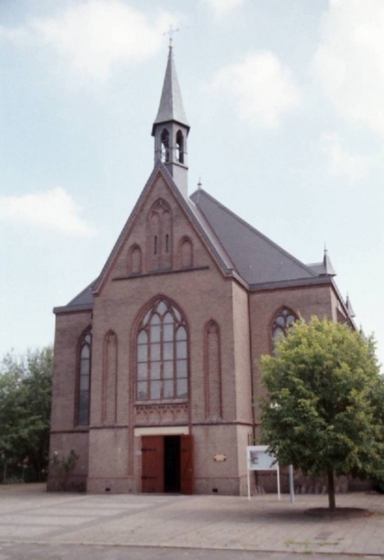 Kerkstraat 16 Glanerbrug R.K. Kerk O.L. Vrouw Rozenkrans.JPG