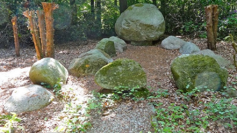 Lonnekerberg Grafmonument Familie Blijdensrtein.jpg