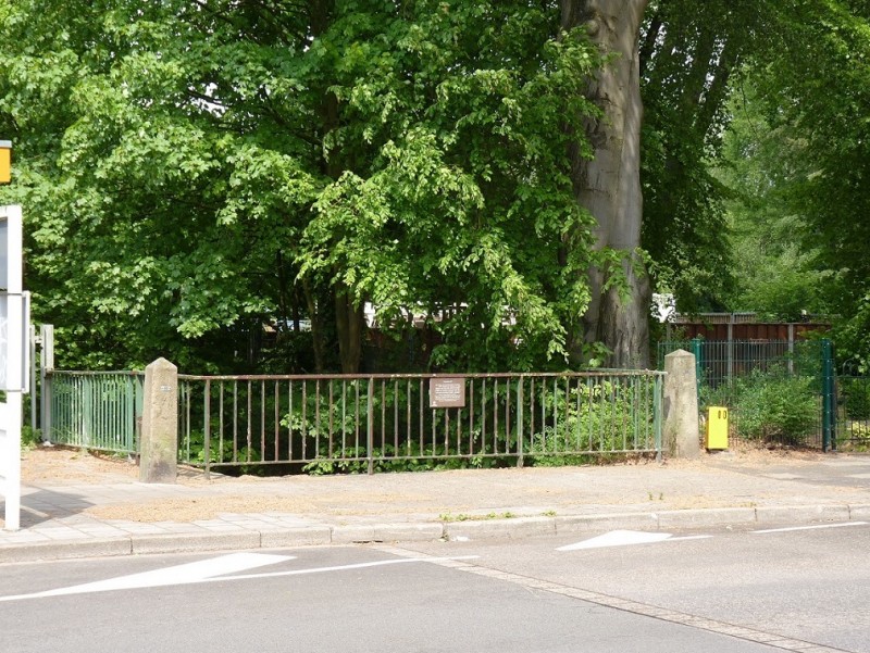 Gronausestraat Twee grenspalen nr848 rijksmonument.JPG