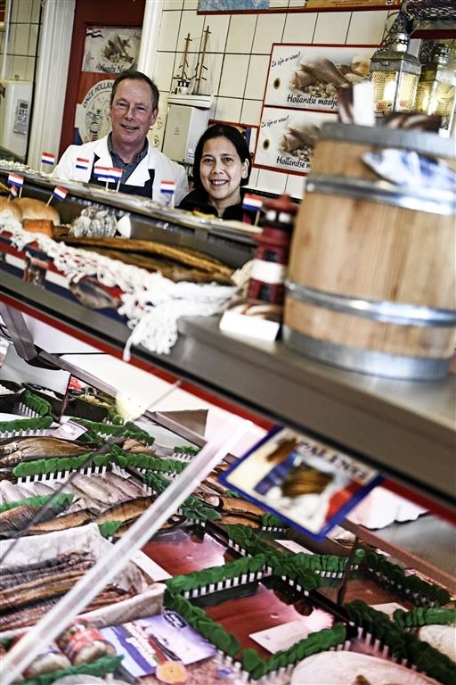 Reinald uit Enschede verkoopt al 37 jaar lang vis vanuit zijn vaders viswinkel.jpg