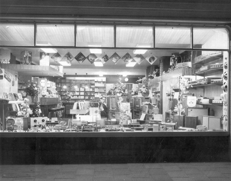Haaksbergerstraat 360 opening winkel  Hennie Reimerink 1970.jpg