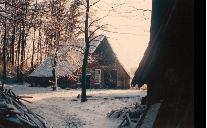 Heutinkstraat 1965 Zicht op Wönnerswoning, van familie Kromhof, in de sneeuw.jpg